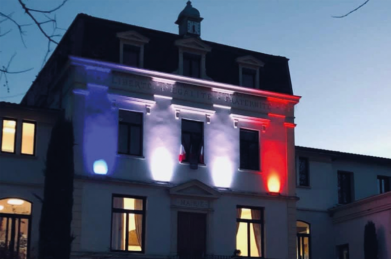Façade de nuit mairie de Charly